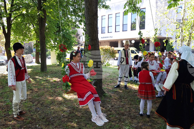 Община Левски започна записването на участници за фолклорния фестивал „Гергьовски люлки“