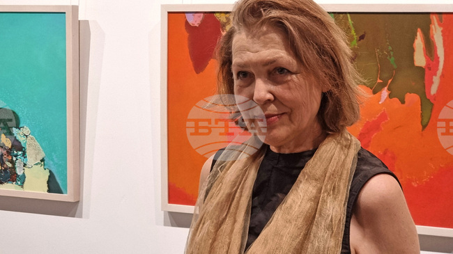 Художничката Дарина Христова се завръща във Варна с изложбата „Картини от южния склон“