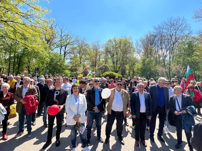 Корнелия Нинова: Минималната заплата да се увеличи от 1 юли