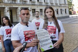 Министерство на отбраната - организация „МлаДа България“ - символичен подарък