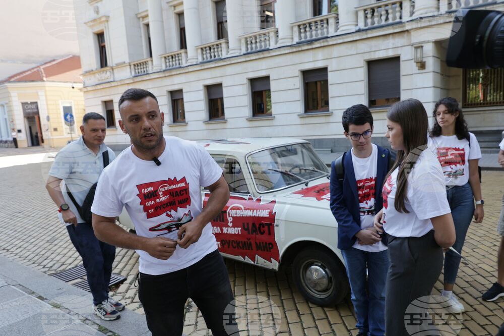Министерство на отбраната - организация „МлаДа България“ - символичен подарък