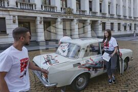 Министерство на отбраната - организация „МлаДа България“ - символичен подарък