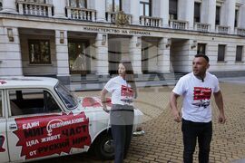 Министерство на отбраната - организация „МлаДа България“ - символичен подарък