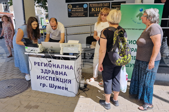 РЗИ организира изнесен пункт за активиране на мобилното приложение "еЗдраве" пред Областната администрация в Шумен