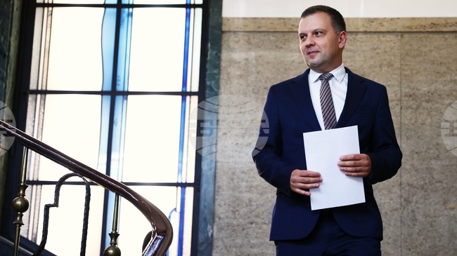 До средата на есента би следвало да има нов Висш съдебен съвет, каза министърът на правосъдието Николай Найденов 