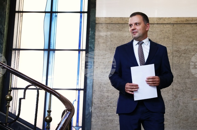 До средата на есента би следвало да има нов Висш съдебен съвет, каза министърът на правосъдието Николай Найденов 
