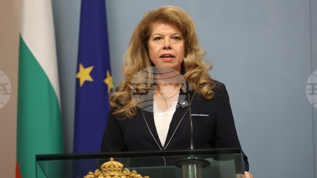 Президентът Илияна Йотова поздравява унгарския си колега Андраш Бака за встъпването му в длъжност като президент