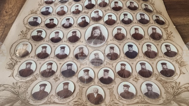 Историческият музей в Плевен получи като дарение колаж от снимки на свещеници от Плевенското църковно окръжие от 1902 година