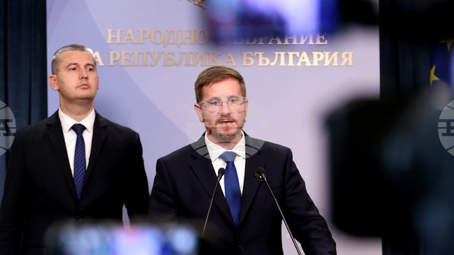 Президентът Илияна Йотова рискува да вкара страната в още по-голям хаос, казаха от "Възраждане" относно обнародването на държавния бюджет
