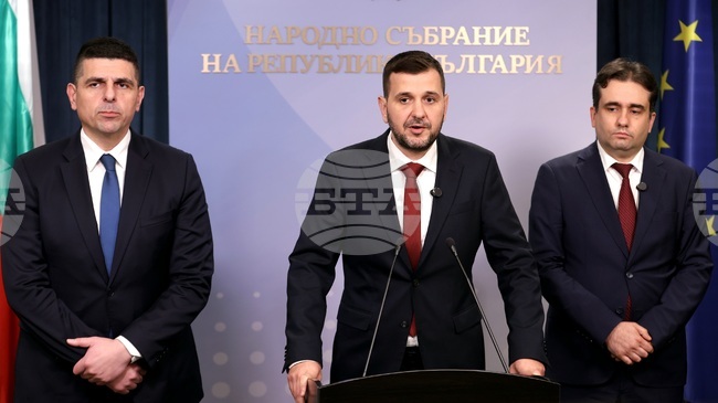Според "Демократична България" разрешаването на проблема с бюджетите за 2026 г. и за 2027 г. е в избор на президент, различен от Илияна Йотова
