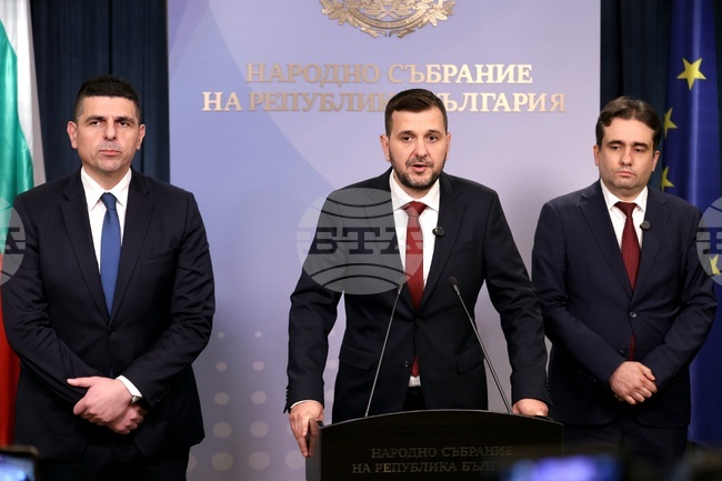 Democratic Bulgaria Says President's Actions Prove All Power Is Concentrated in One Party, Urges Election of Different Head of State