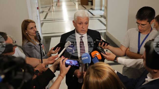 Правителството търси самолети МиГ-29 само за резервни части, изпратени са запитвания и за употребявани F-16 и Gripen, съобщи военният министър