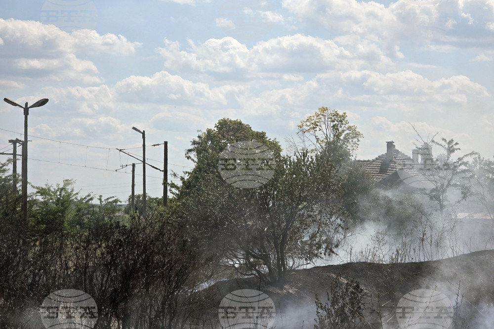 Large Fire Threatens Houses in Sliven