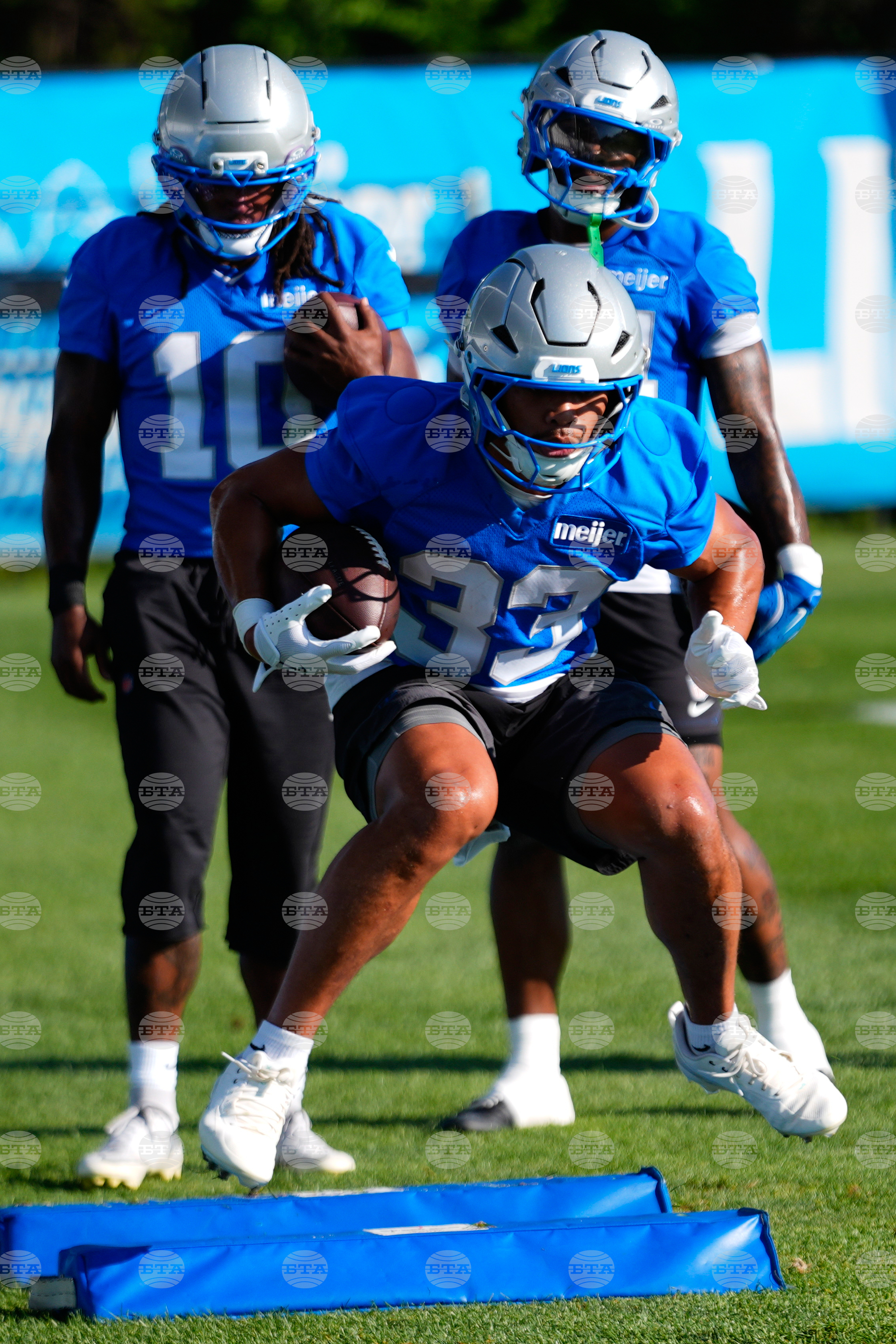 Lions Camp Football