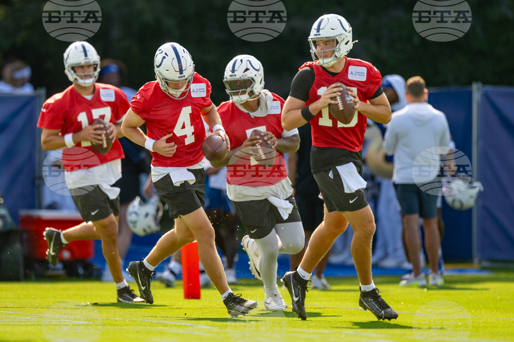 Colts Camp Quarterbacks Football