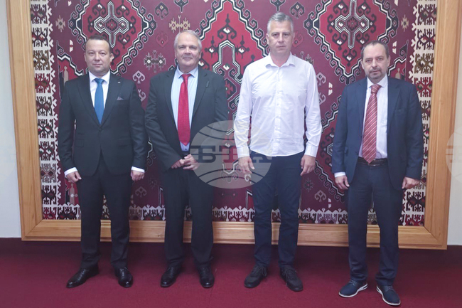 Посланикът на България в Сърбия Ангел Ангелов обсъди трансграничното сътрудничество с представители на българското малцинство в Пирот и околността 