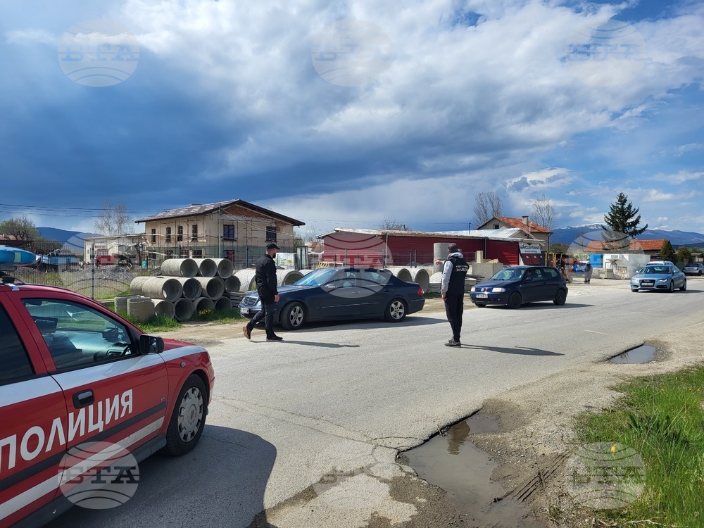 Полицията в Самоков получи два нови автомобила