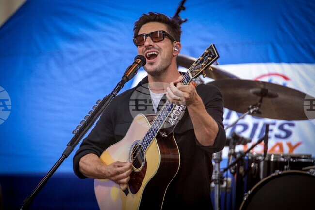 Mumford & Sons Perform on NBC's Today Show