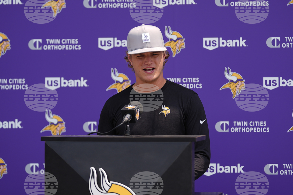 Vikings Camp Football