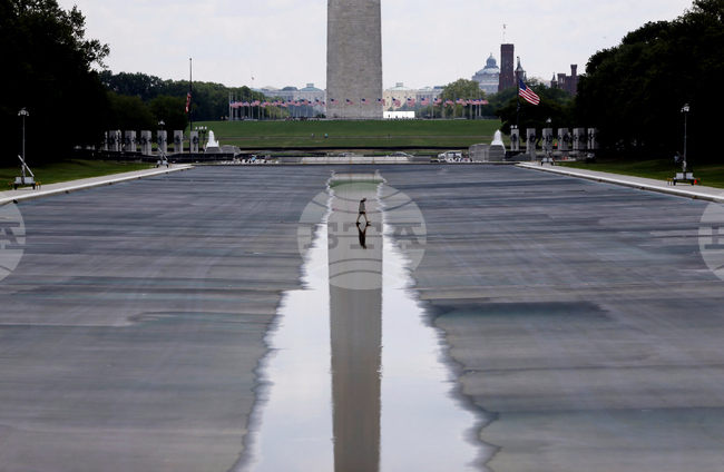 APTOPIX Lincoln Memorial Reflecting Pool