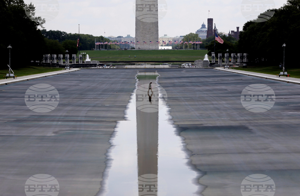 APTOPIX Lincoln Memorial Reflecting Pool