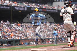 Brewers Giants Baseball