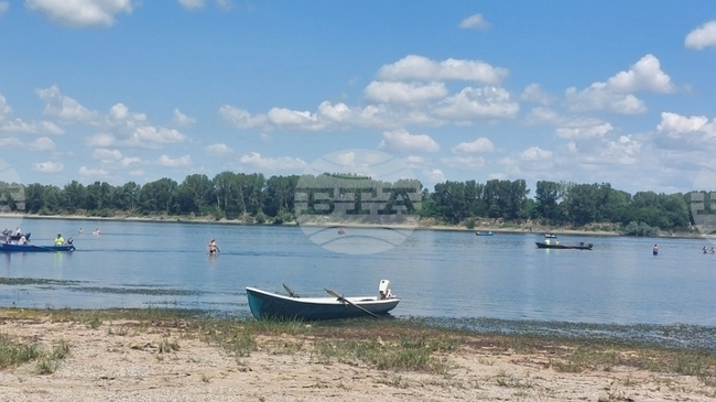 Корабоплаването край Свищов и свищовското село Вардим е затруднено заради критично ниските води на река Дунав