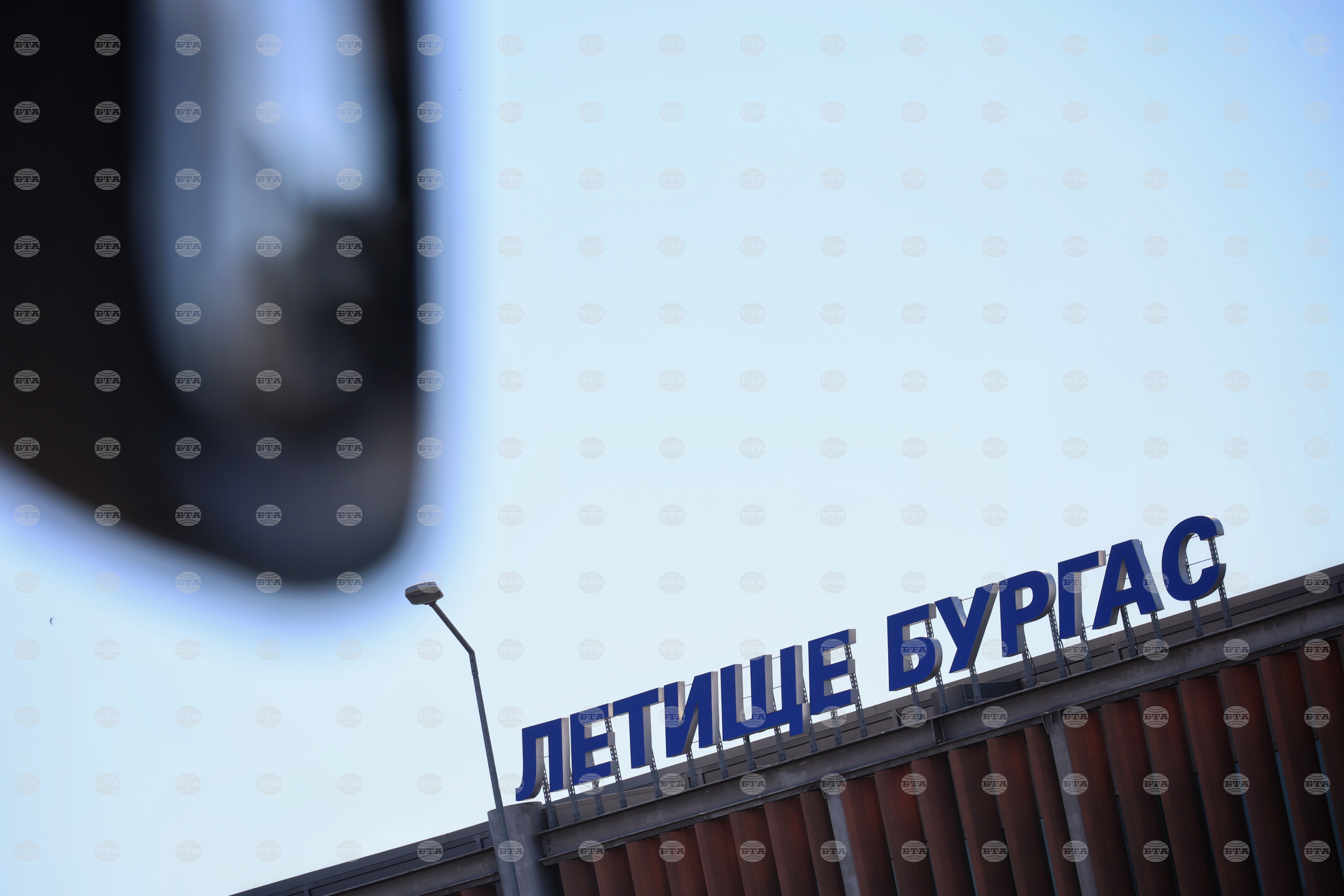 "Фрапорт" увеличи приходите си с 4 на сто, но войната в Близкия изток ограничи трафика, в Бургас и Варна пътниците са нараснали с близо 9 на сто
