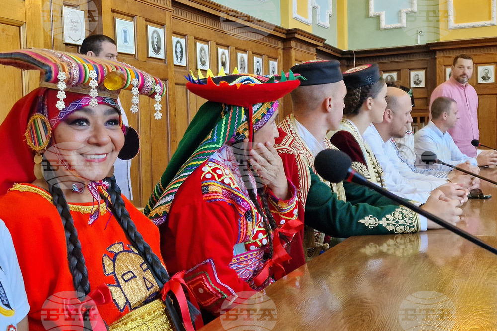 Пловдив - Международен фолклорен фестивал - участници - среща