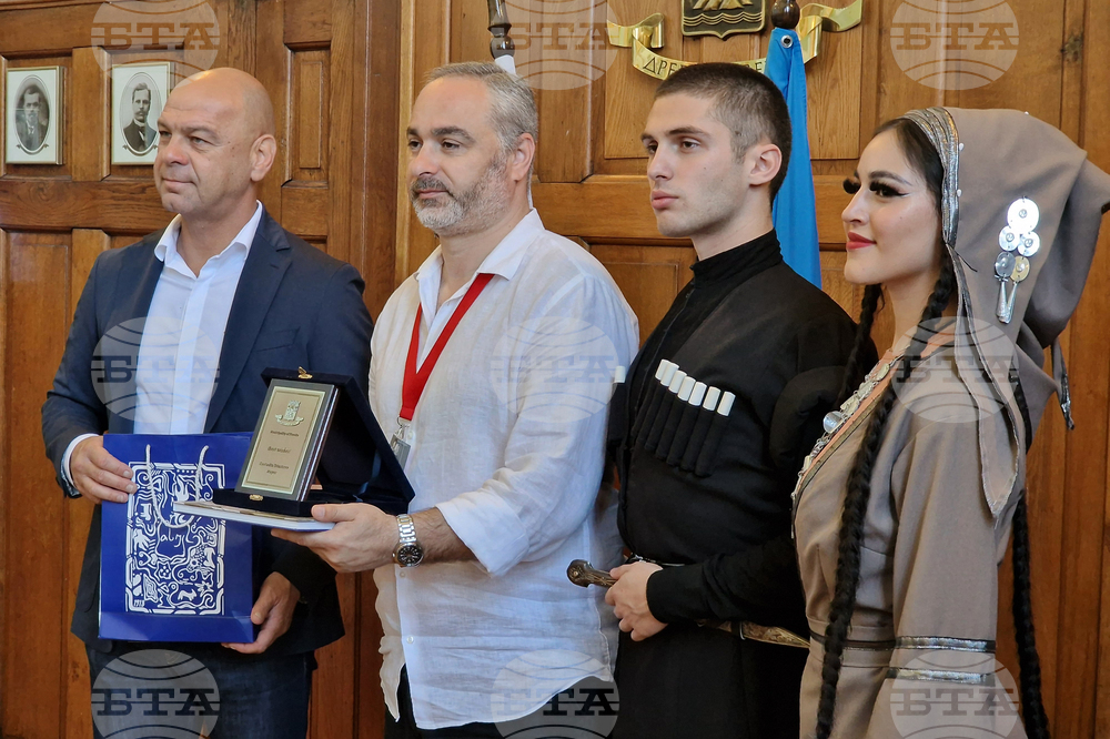Пловдив - Международен фолклорен фестивал - участници - среща