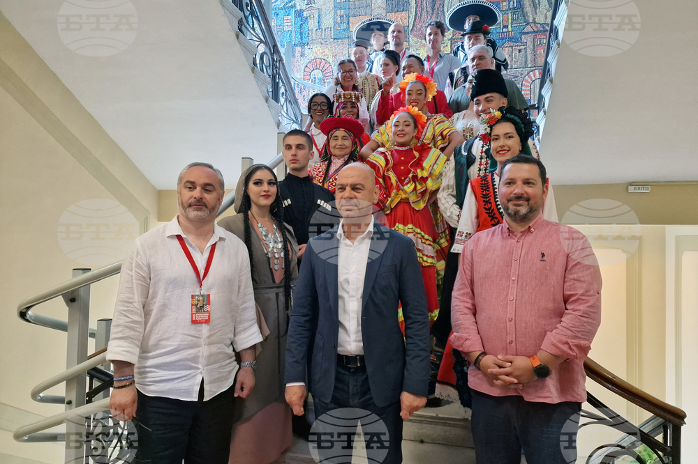Пловдив - Международен фолклорен фестивал - участници - среща
