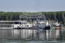 Село Гомотарци - заседнал кораб - изтегляне