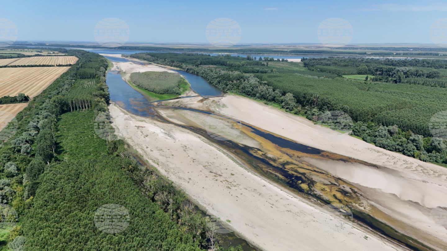 Low water levels continue to hamper navigation on bulgarian section of danube 2026 | 2026 world news from bulgaria - balgarianovinite. Com %d0%b1%d0%b0%d1%82%d0%b8%d0%bd+2 2026 world news from bulgaria balgarianovinite. Com the hydrological situation in the bulgarian section of the danube river remains complicated due... Low water levels continue to hamper navigation on bulgarian section of danube 2026 българия новините balgarianovinite. Com 2026-08-03 09:28:01 low water levels continue to hamper navigation on bulgarian section of danube 2026 investigative journalism and investigative reporting news agency burgas bulgaria