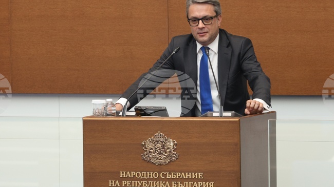 Още през тази сесия ГЕРБ-СДС ще премине от режим на конструктивна опозиция в режим на критична опозиция, заяви Тома Биков