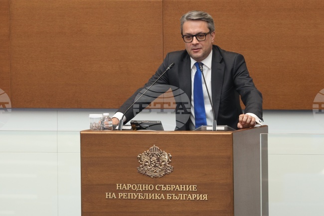Още през тази сесия ГЕРБ-СДС ще премине от режим на конструктивна опозиция в режим на критична опозиция, заяви Тома Биков