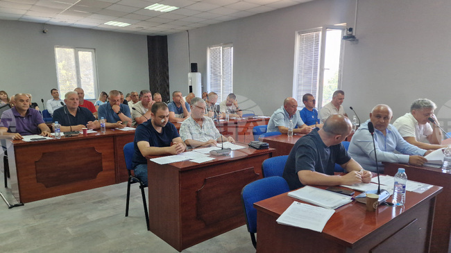 Решения за разпореждане с общинска собственост, подкрепа на деца с таланти и социални услуги приеха съветниците в Омуртаг