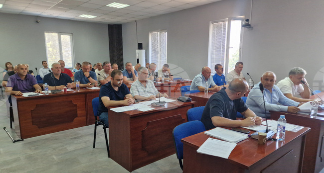Решения за разпореждане с общинска собственост, подкрепа на деца с таланти и социални услуги приеха съветниците в Омуртаг