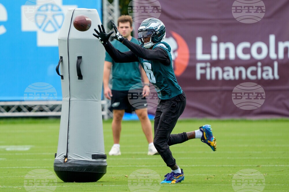 Eagles Camp Football
