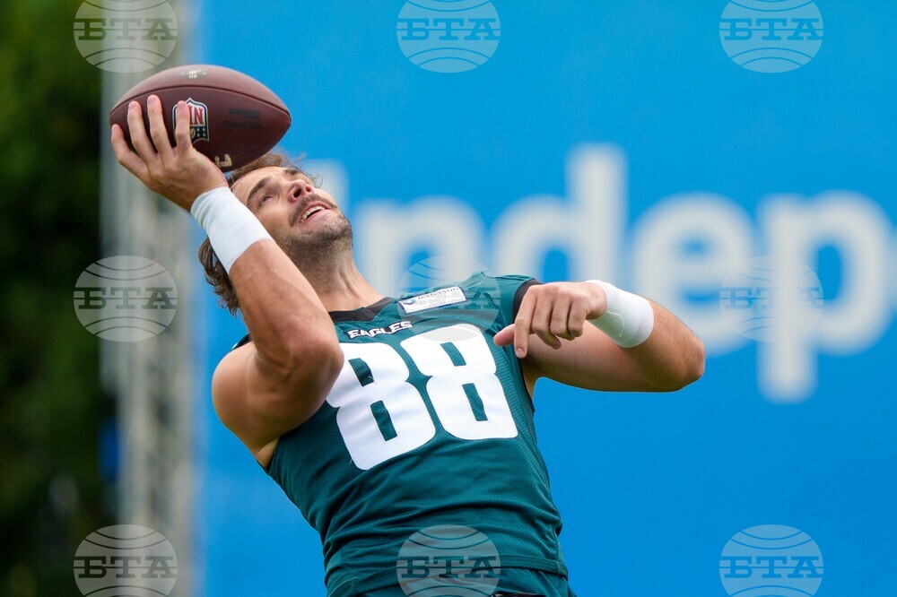 Eagles Camp Football