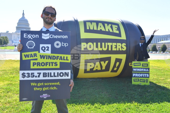 Activists stage “windfall profit reveal” for fossil fuel companies at US Capitol