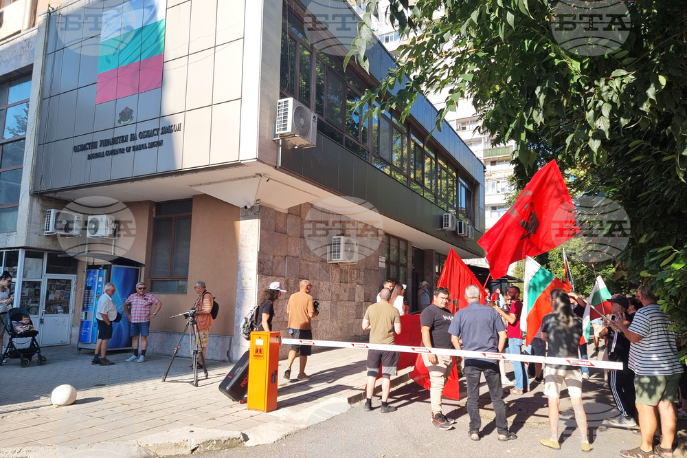 Ямбол - протест срещу американски самолети на авиобаза „Безмер”