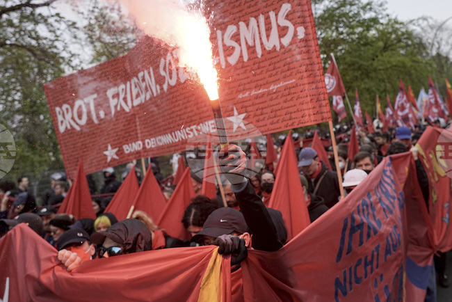 Пожарът, оставил десетки хиляди домакинства в Берлин без ток, може да е предизвикан от крайнолява групировка, смята полицията