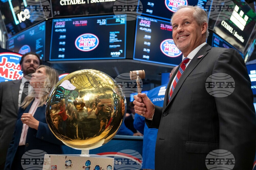 APTOPIX Financial Markets Wall Street Jersey Mike's IPO