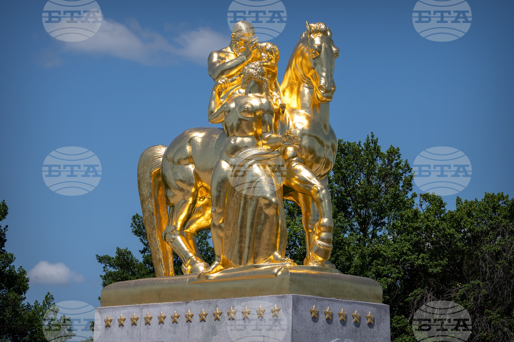 Memorial Bridge Statues