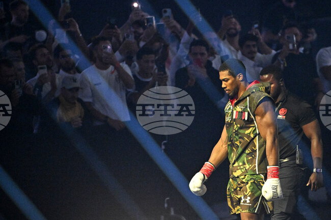 APTOPIX Saudi Arabia Boxing