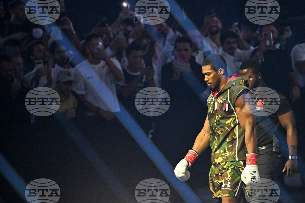 APTOPIX Saudi Arabia Boxing