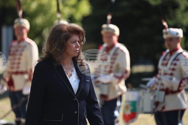 President Urges Military Academy Graduates to Serve Bulgaria with Honour and Dignity