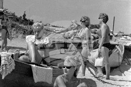 На разходка в Международния младежки център в Приморско през 1966 година