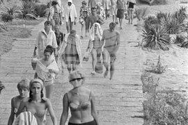 На разходка в Международния младежки център в Приморско през 1966 година