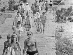 На разходка в Международния младежки център в Приморско през 1966 година